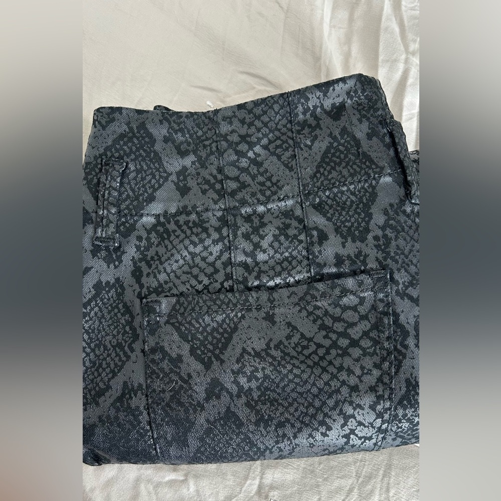 Extra High Rise- Slim Ankle Jeans!